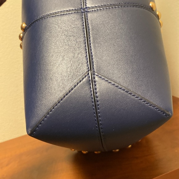 Tory Burch Block T Tote, Navy and Gold. - Picture 5 of 12